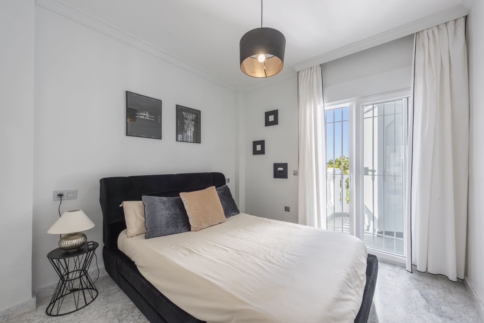 5 bedroom Villa for sale in Marbella with pool garage - € 2,200,000 (Ref: 9089704)