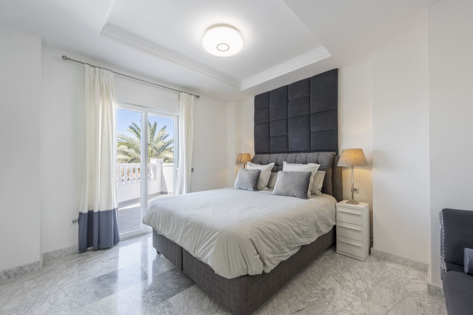 5 bedroom Villa for sale in Marbella with pool garage - € 2,200,000 (Ref: 9089704)