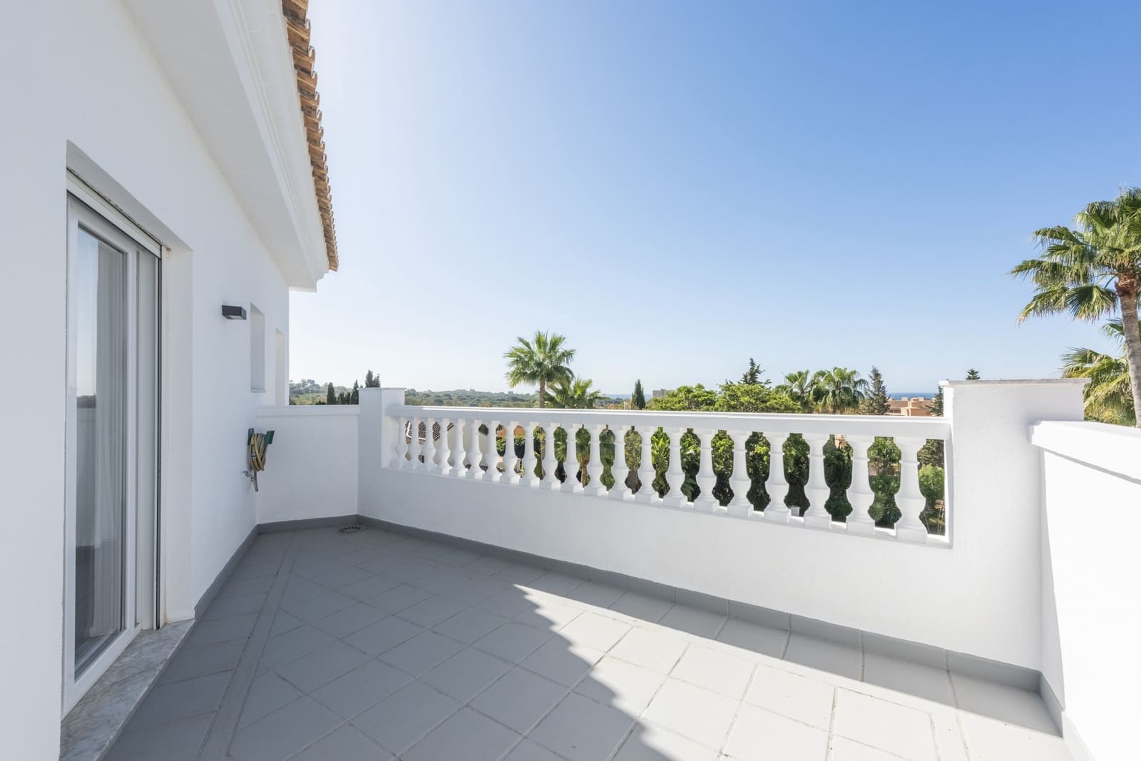 5 bedroom Villa for sale in Marbella with pool garage - € 2,200,000 (Ref: 9089704)