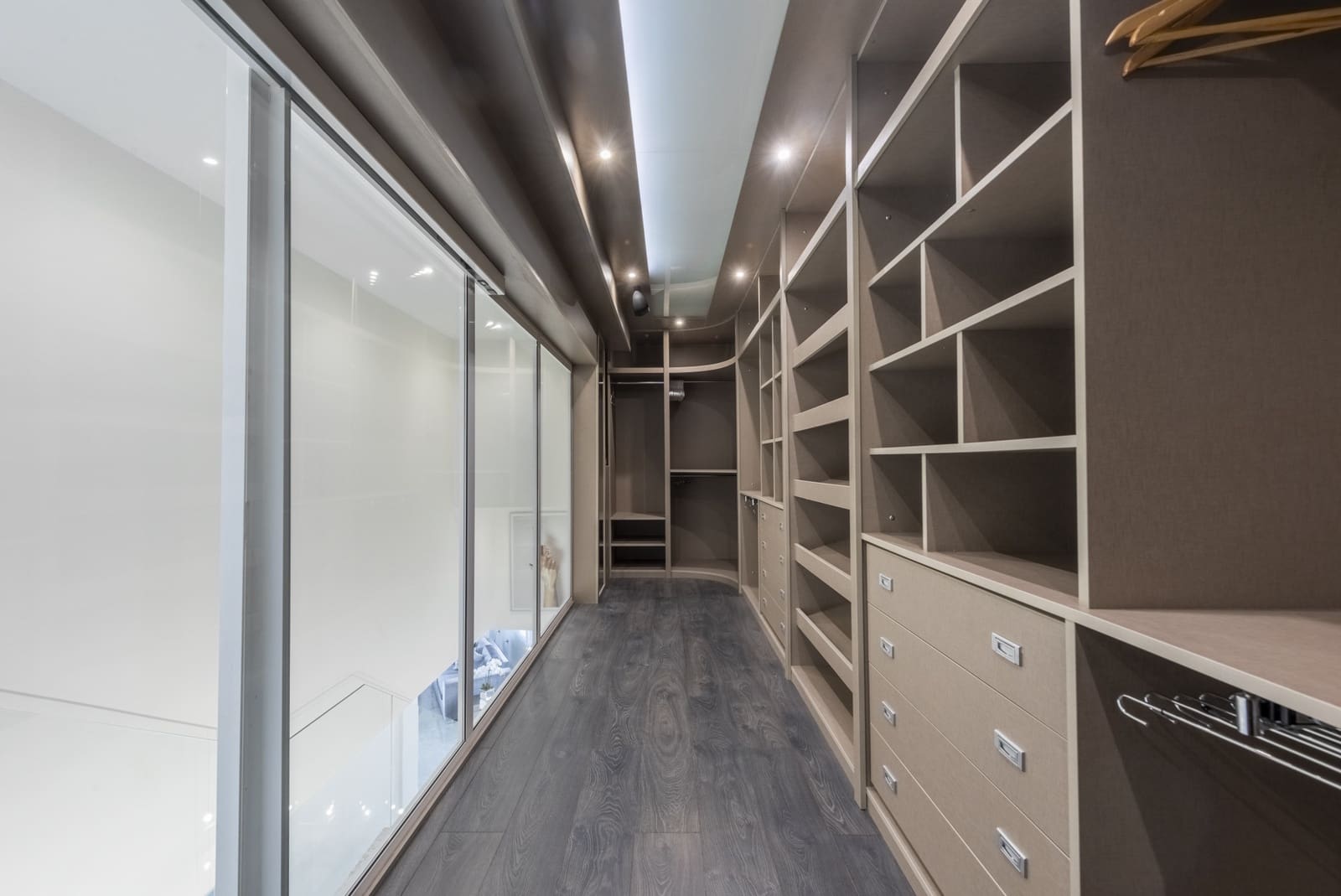 5 bedroom Villa for sale in Marbella with pool garage - € 2,200,000 (Ref: 9089704)