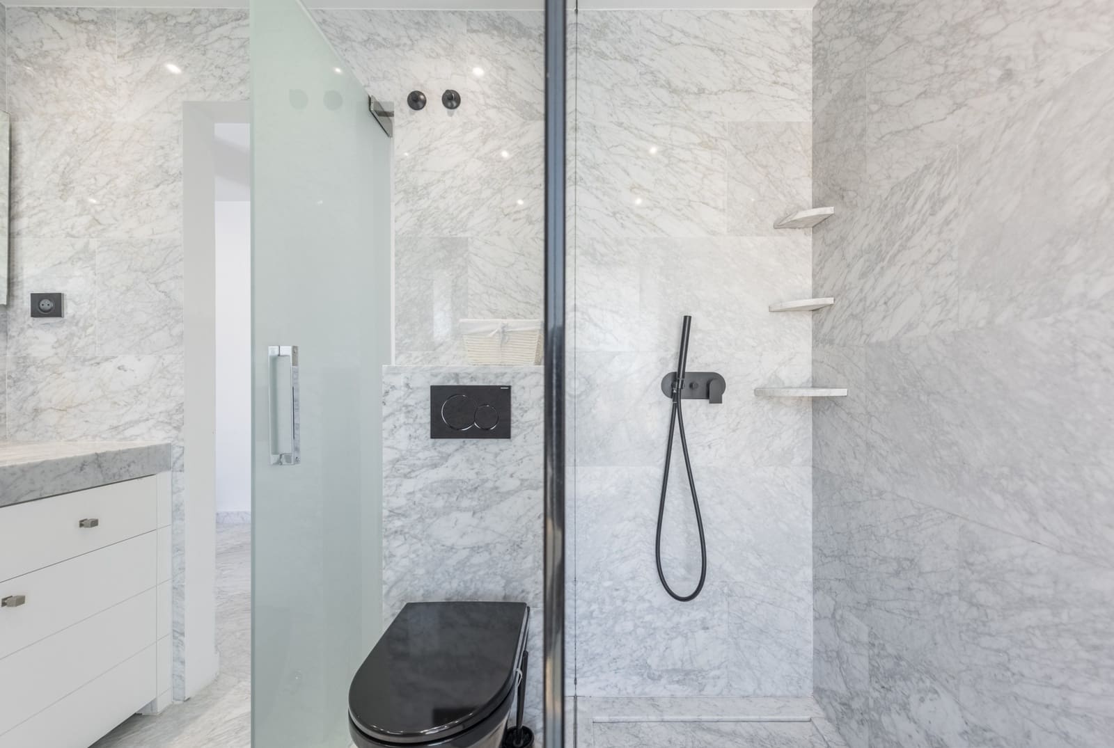 5 bedroom Villa for sale in Marbella with pool garage - € 2,200,000 (Ref: 9089704)