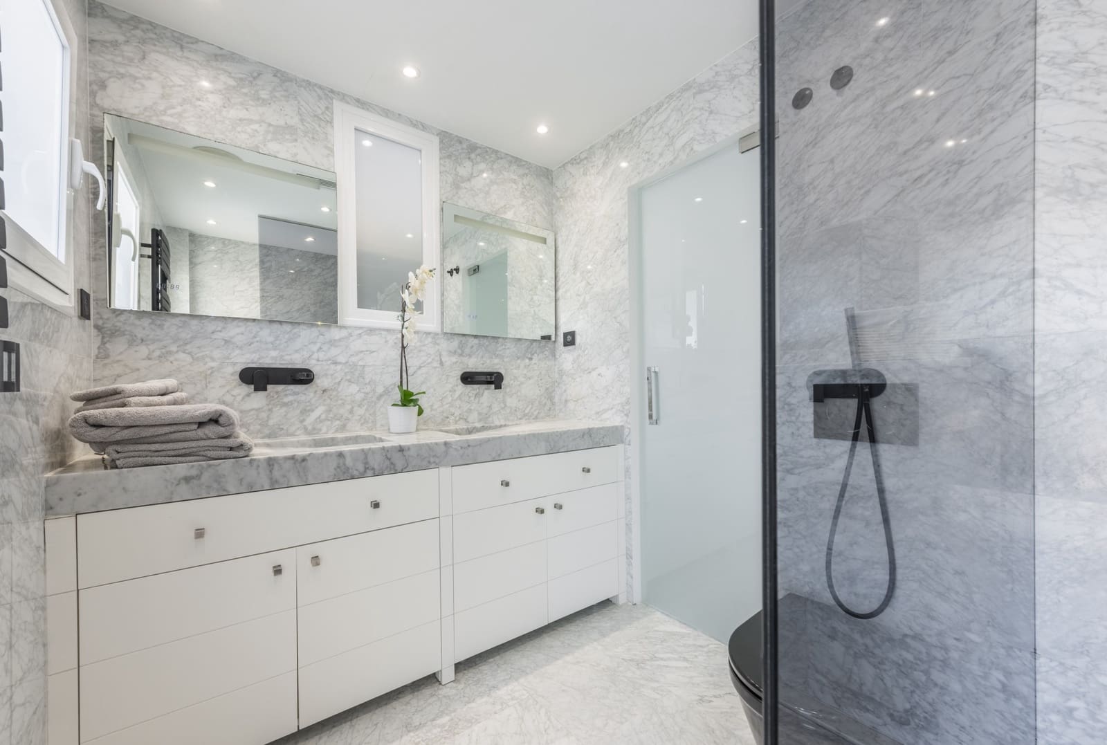 5 bedroom Villa for sale in Marbella with pool garage - € 2,200,000 (Ref: 9089704)