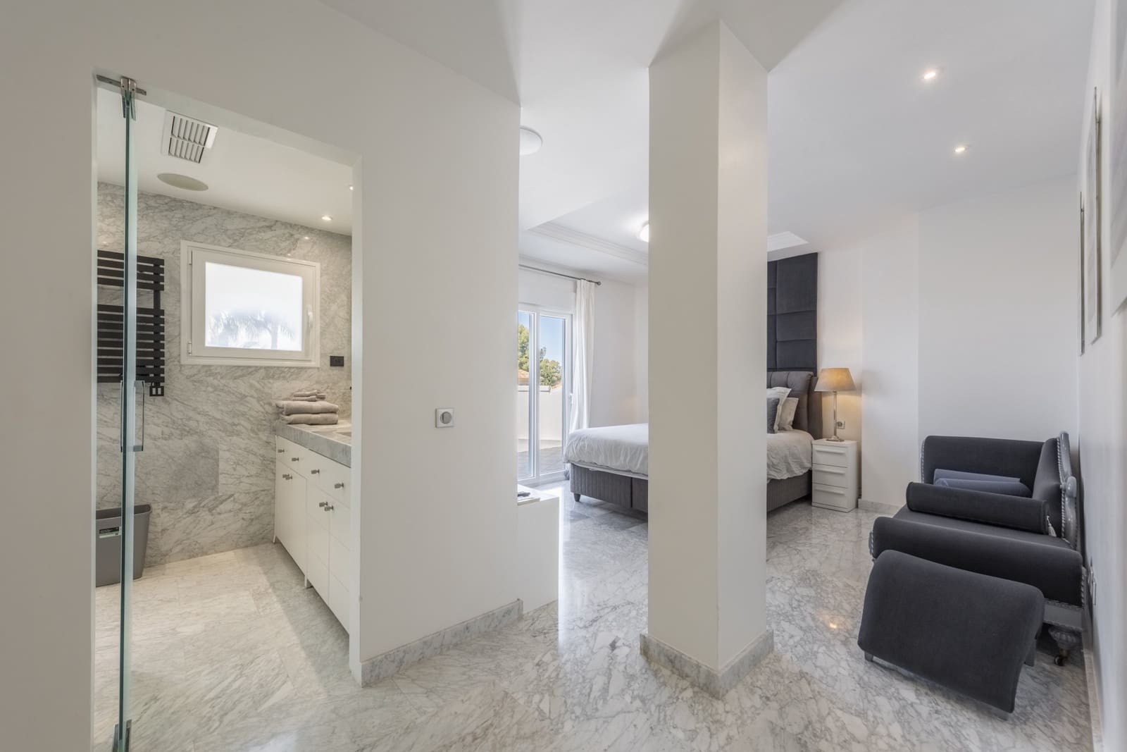 5 bedroom Villa for sale in Marbella with pool garage - € 2,200,000 (Ref: 9089704)