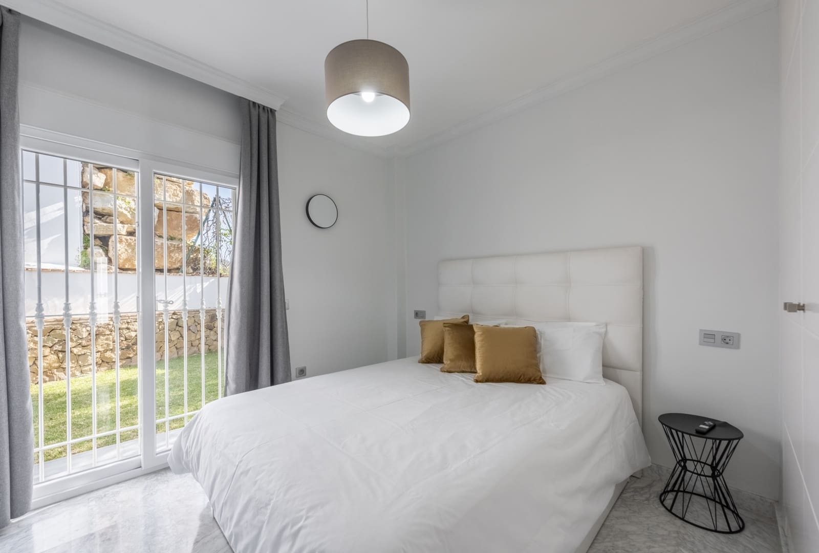 5 bedroom Villa for sale in Marbella with pool garage - € 2,200,000 (Ref: 9089704)