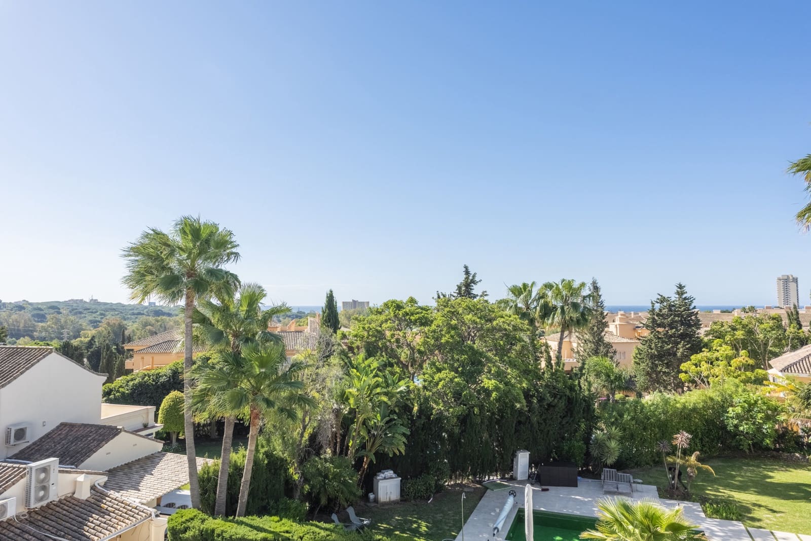 5 bedroom Villa for sale in Marbella with pool garage - € 2,200,000 (Ref: 9089704)