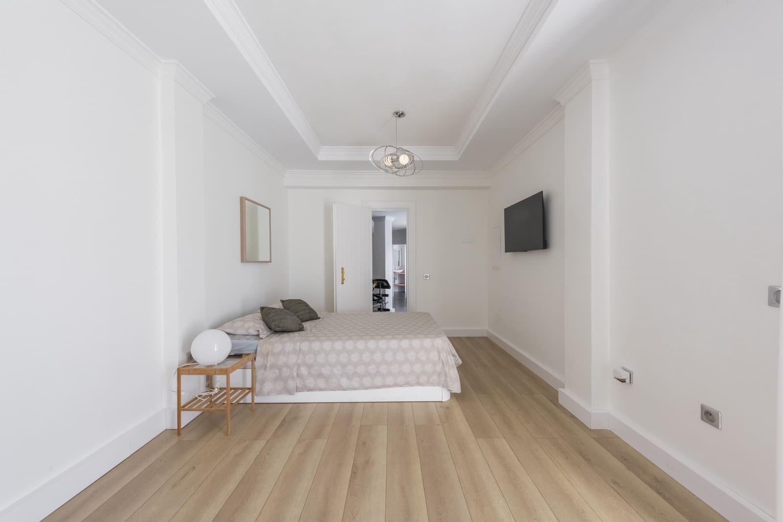 5 bedroom Villa for sale in Marbella with pool garage - € 2,200,000 (Ref: 9089704)