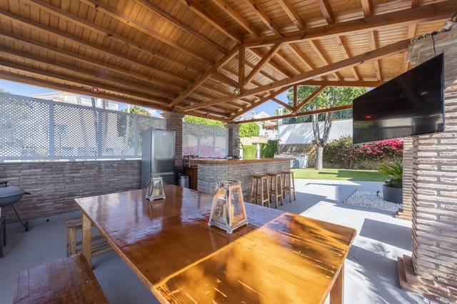 5 soverom Villa til salgs i Marbella med svømmebasseng garasje - € 2 200 000 (Ref: 9089704)