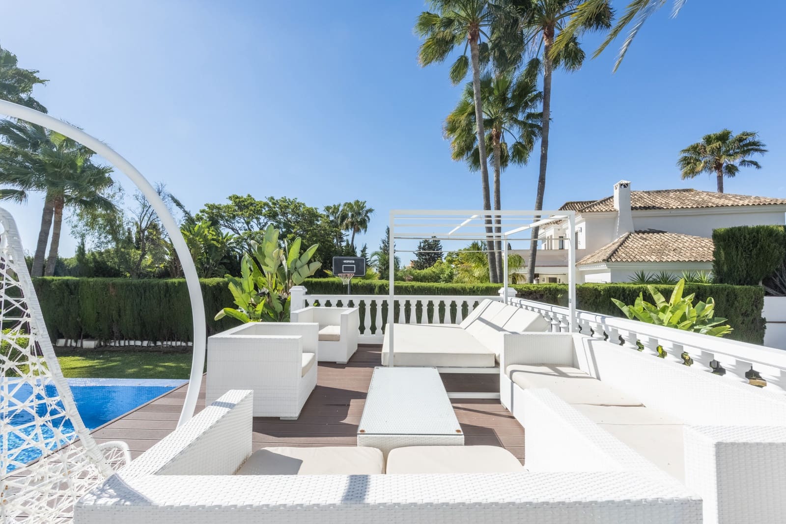 5 bedroom Villa for sale in Marbella with pool garage - € 2,200,000 (Ref: 9089704)