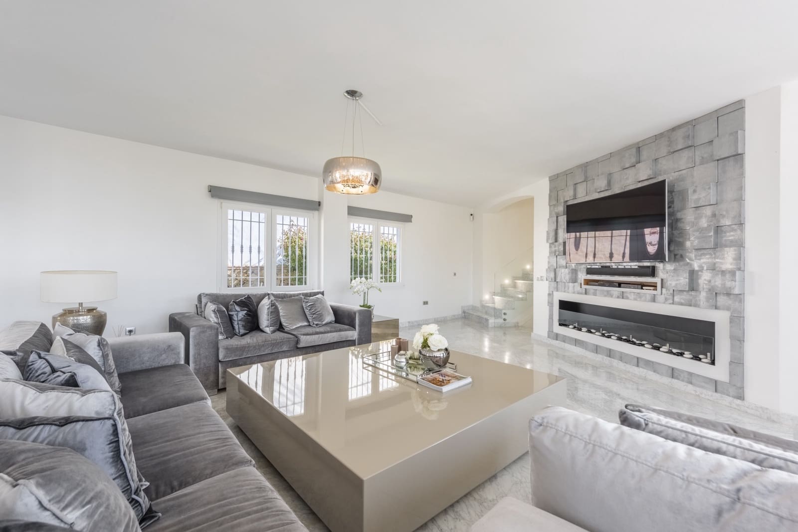 5 bedroom Villa for sale in Marbella with pool garage - € 2,200,000 (Ref: 9089704)