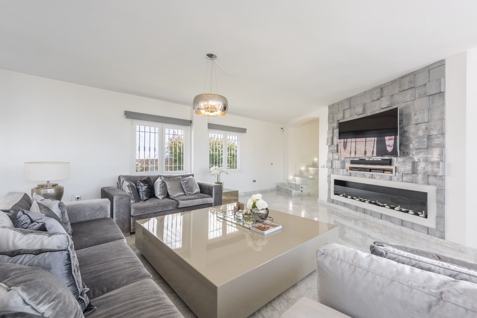 5 bedroom Villa for sale in Marbella with pool garage - € 2,200,000 (Ref: 9089704)