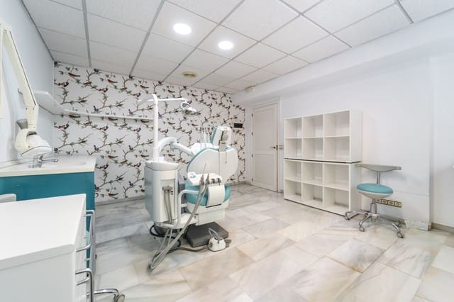 4 bedroom Commercial for sale in Marbella - € 625,000 (Ref: 9100653)