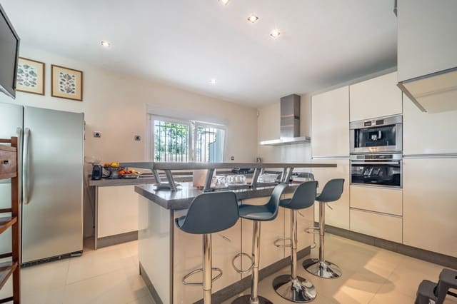 3 chambre Villa/Maison à vendre à Guadalmina Alta, Marbella avec piscine garage - 1 490 000 € (Ref: 9104508)