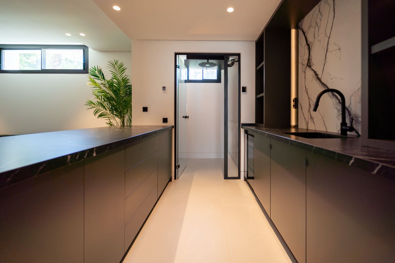 4 slaapkamer Villa te koop in Marbella met zwembad garage - € 4.700.000 (Ref: 9106446)