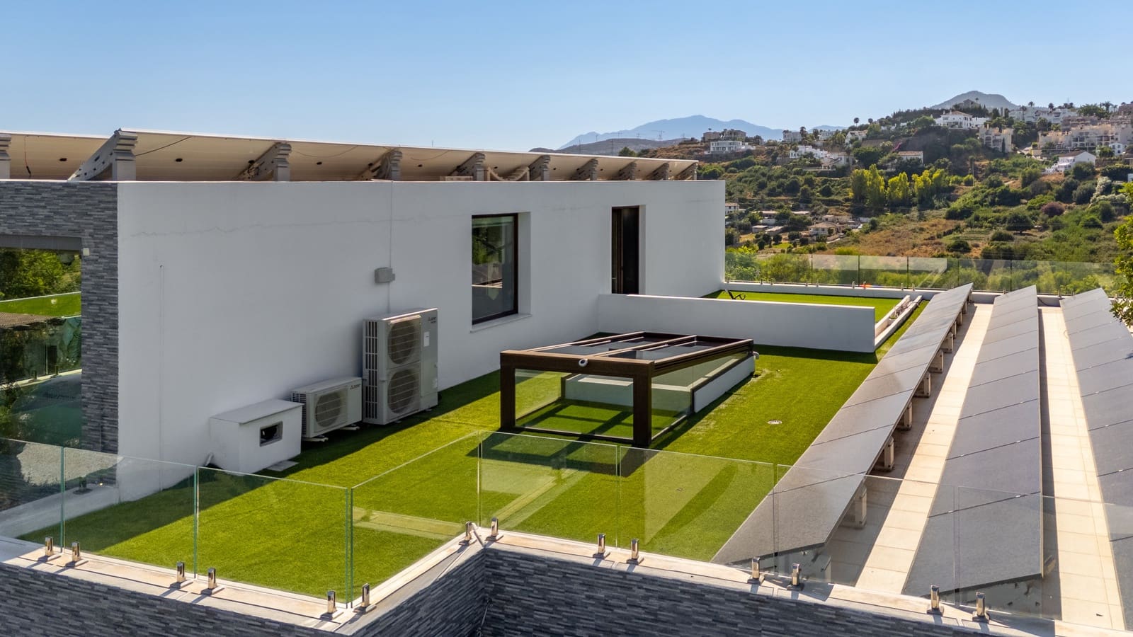 5 bedroom Villa for sale in Benahavis with pool garage - € 3,950,000 (Ref: 9106447)