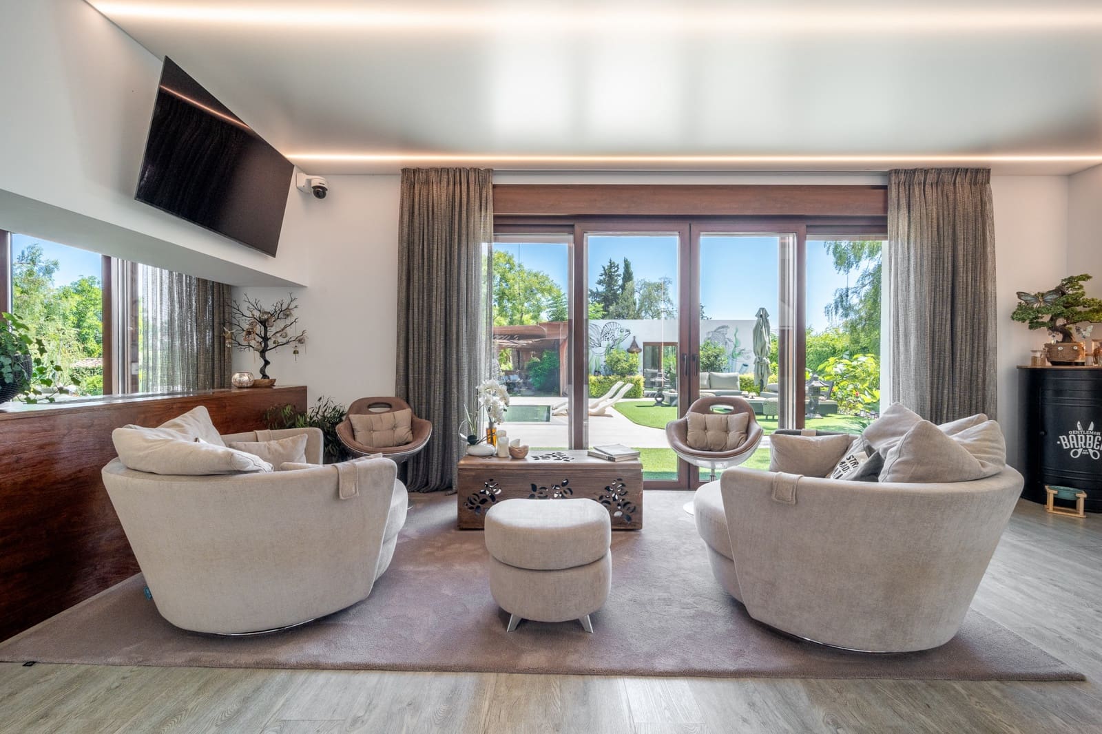 5 bedroom Villa for sale in Benahavis with pool garage - € 3,950,000 (Ref: 9106447)