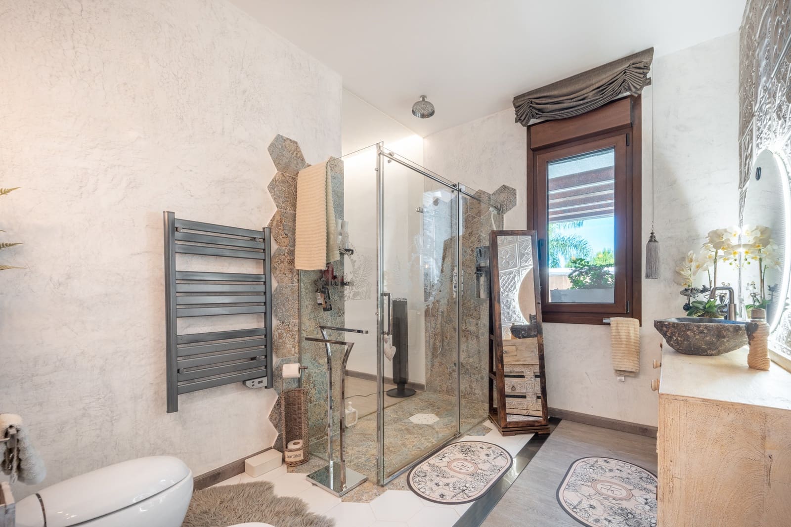 5 bedroom Villa for sale in Benahavis with pool garage - € 3,950,000 (Ref: 9106447)