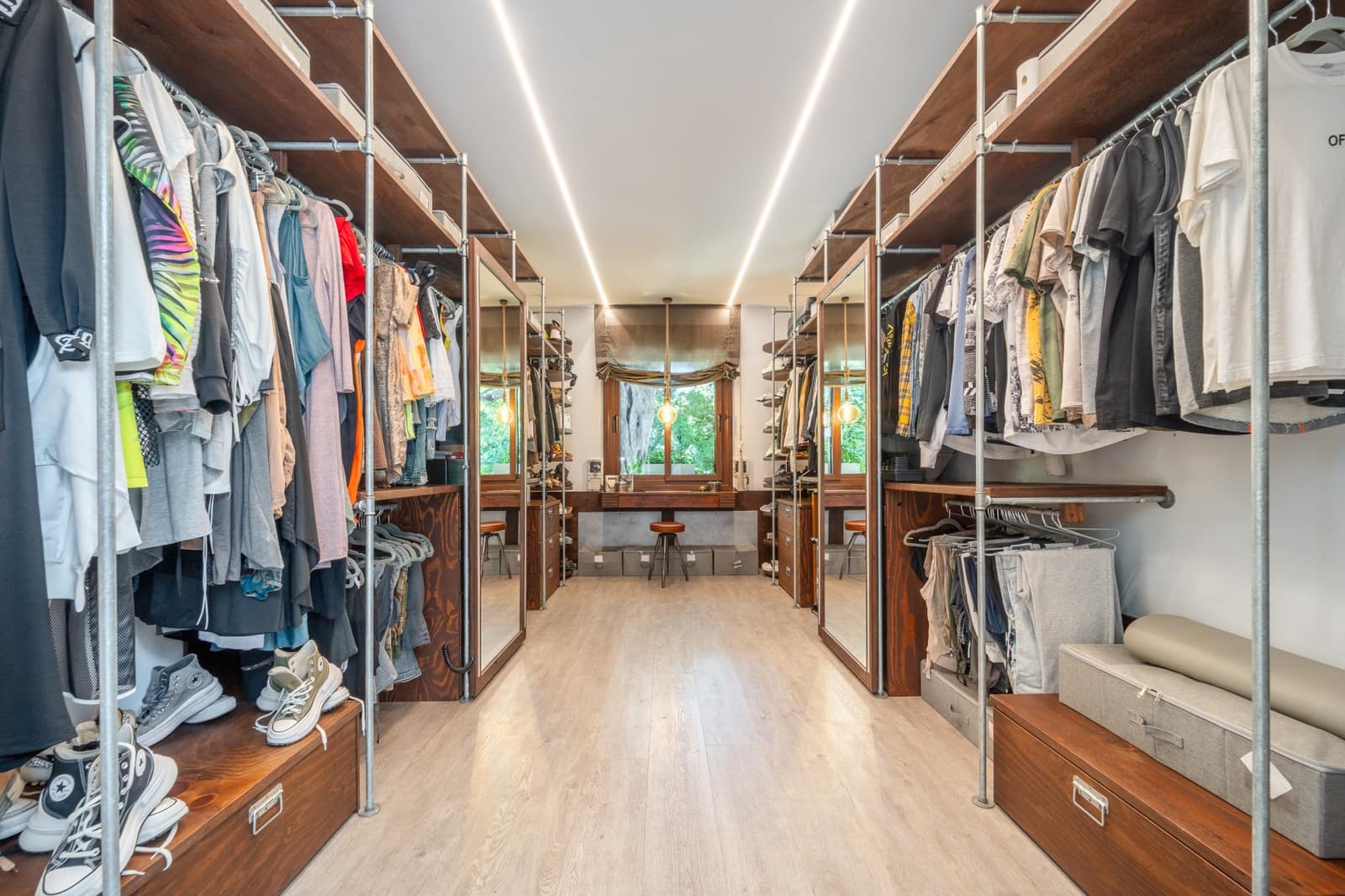 5 bedroom Villa for sale in Benahavis with pool garage - € 3,950,000 (Ref: 9106447)