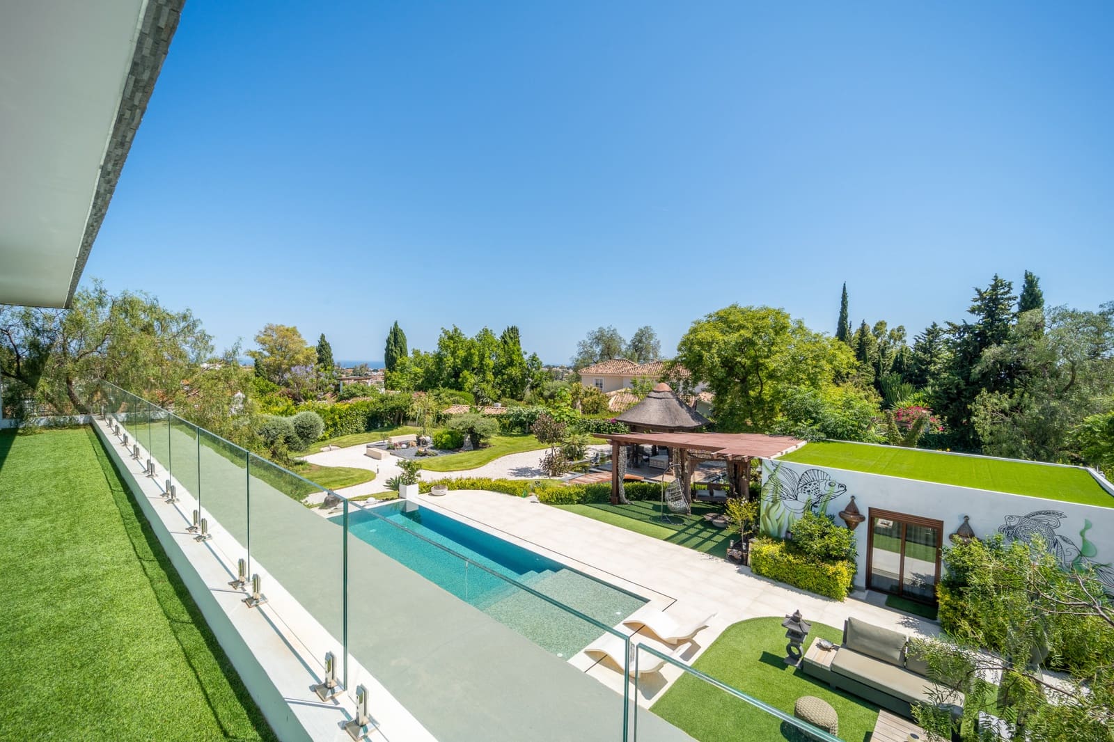 5 bedroom Villa for sale in Benahavis with pool garage - € 3,950,000 (Ref: 9106447)