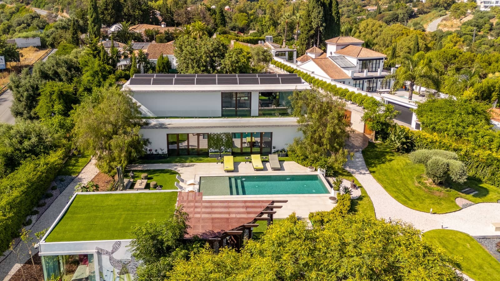 5 bedroom Villa for sale in Benahavis with pool garage - € 3,950,000 (Ref: 9106447)