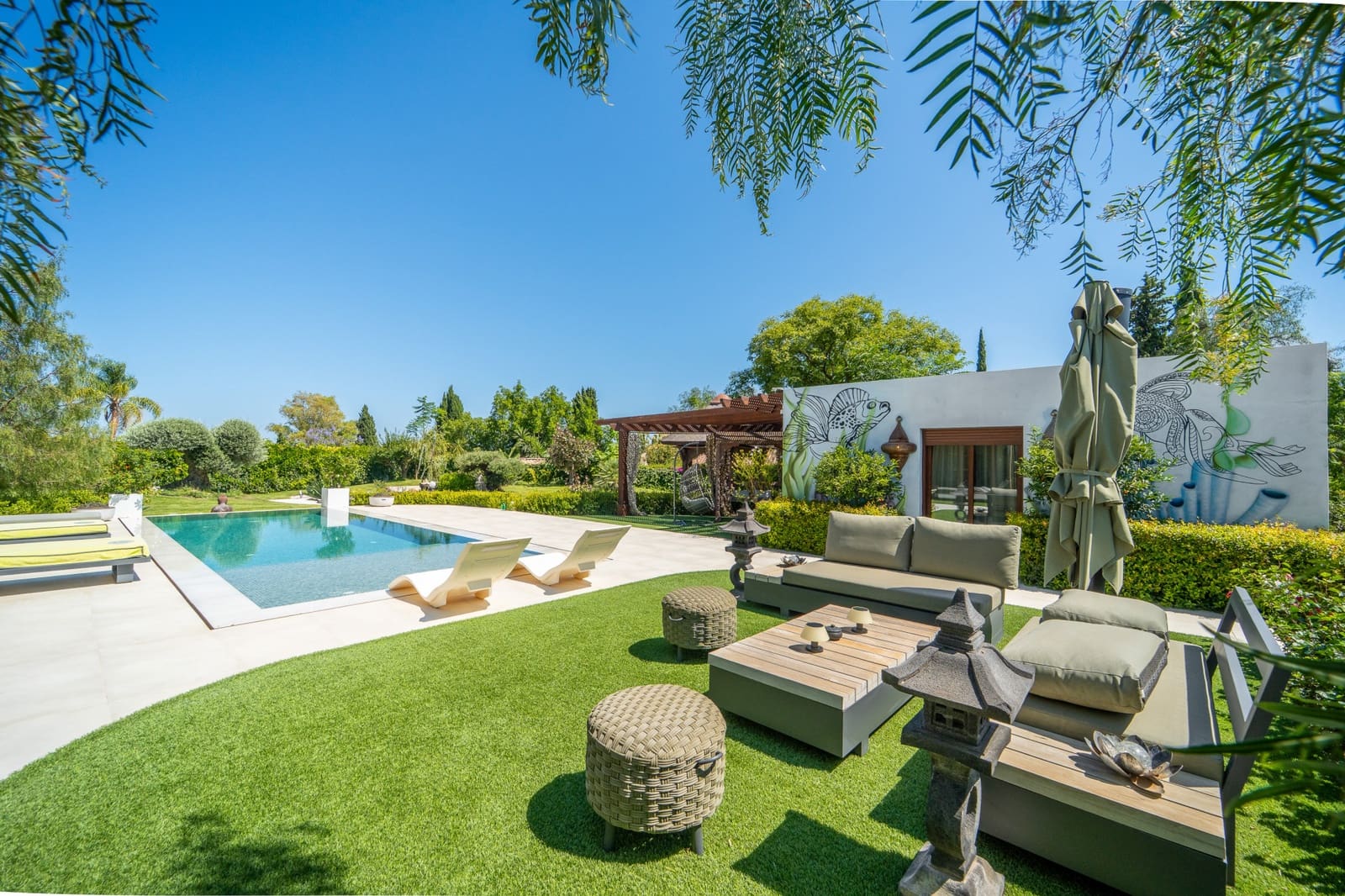 5 bedroom Villa for sale in Benahavis with pool garage - € 3,950,000 (Ref: 9106447)