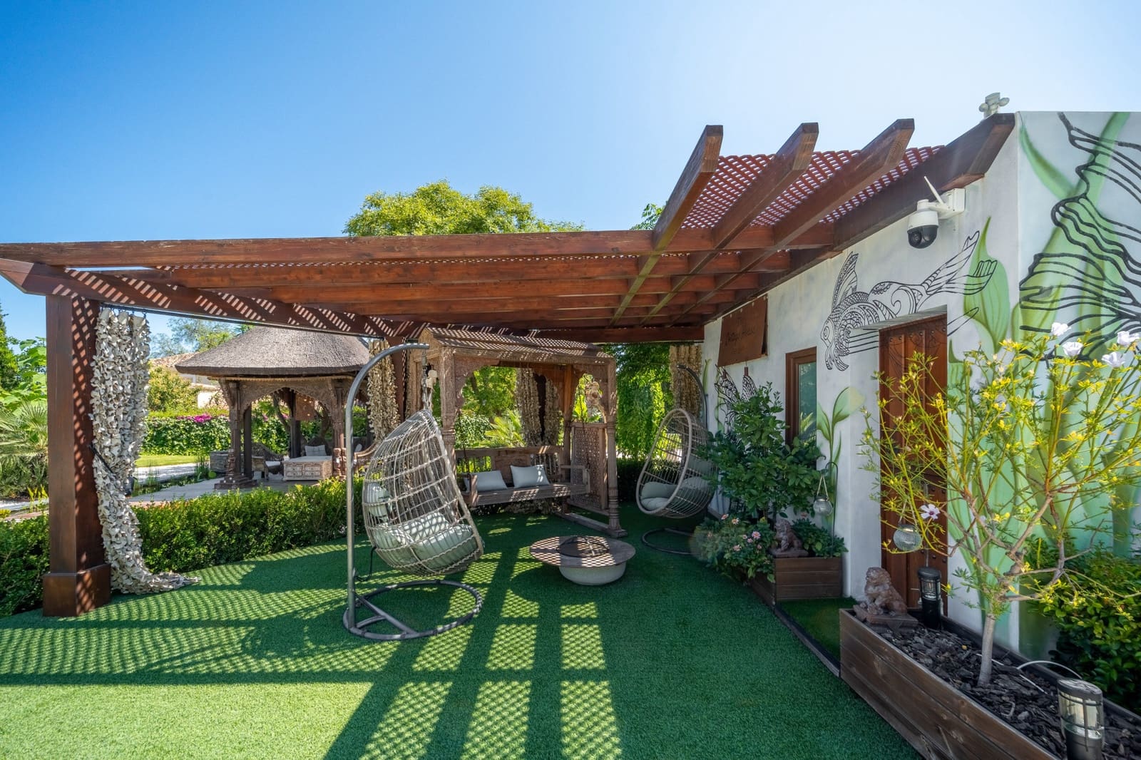 5 bedroom Villa for sale in Benahavis with pool garage - € 3,950,000 (Ref: 9106447)