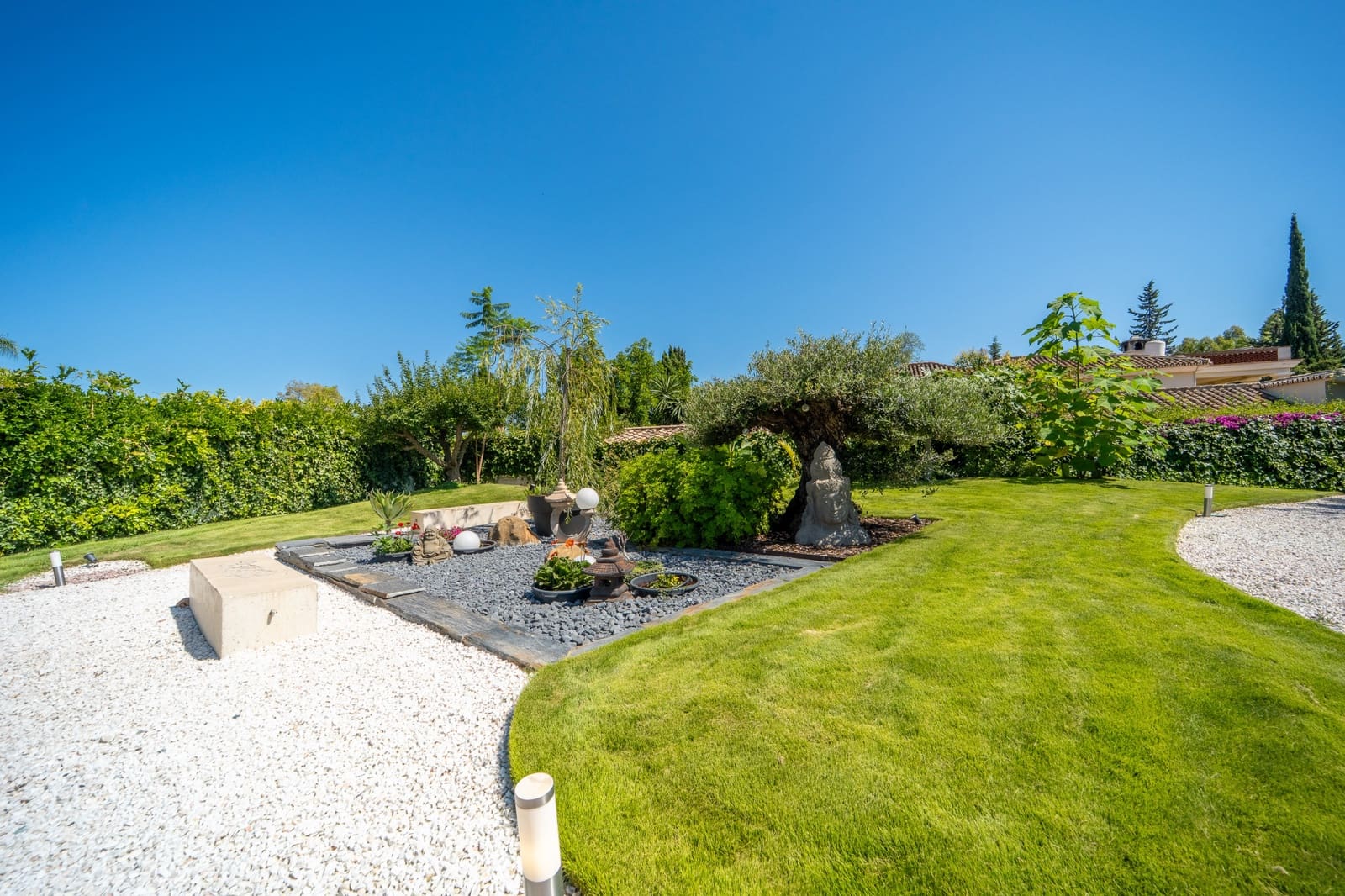 5 bedroom Villa for sale in Benahavis with pool garage - € 3,950,000 (Ref: 9106447)