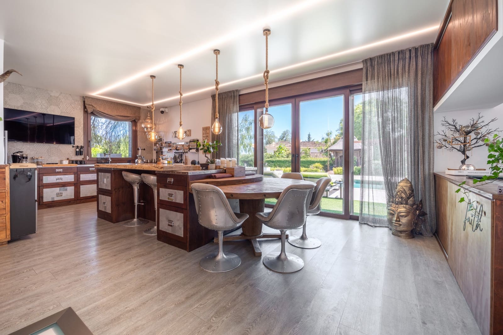 5 bedroom Villa for sale in Benahavis with pool garage - € 3,950,000 (Ref: 9106447)