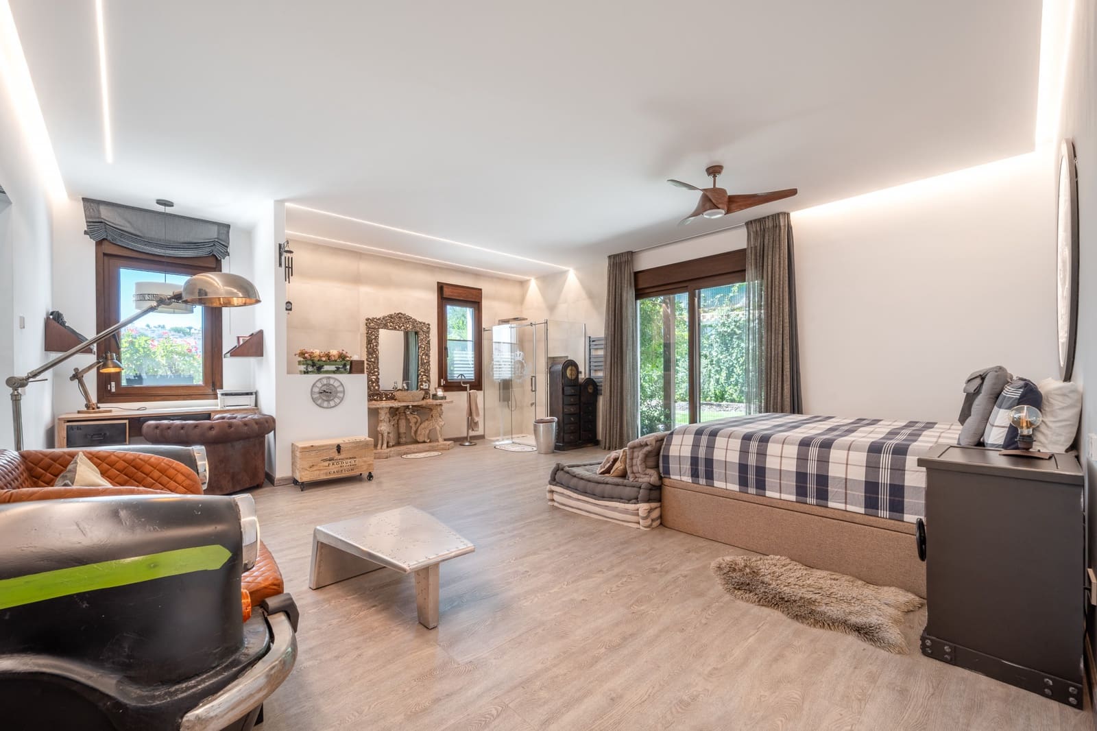 5 bedroom Villa for sale in Benahavis with pool garage - € 3,950,000 (Ref: 9106447)