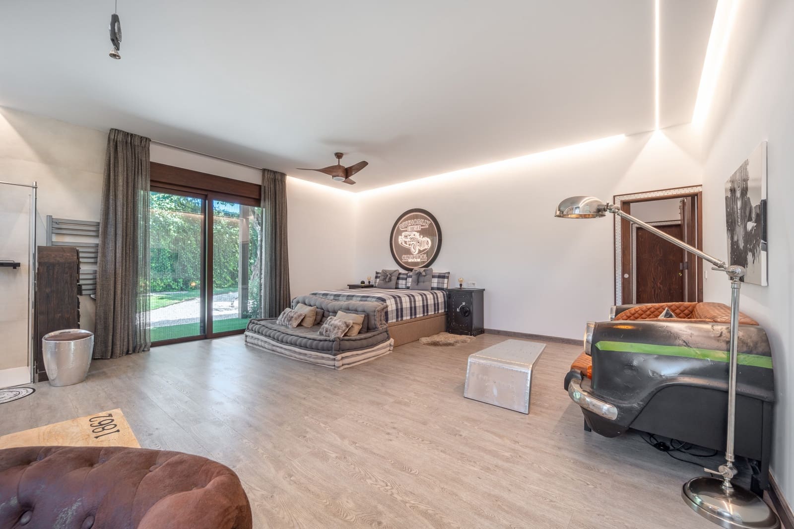 5 bedroom Villa for sale in Benahavis with pool garage - € 3,950,000 (Ref: 9106447)