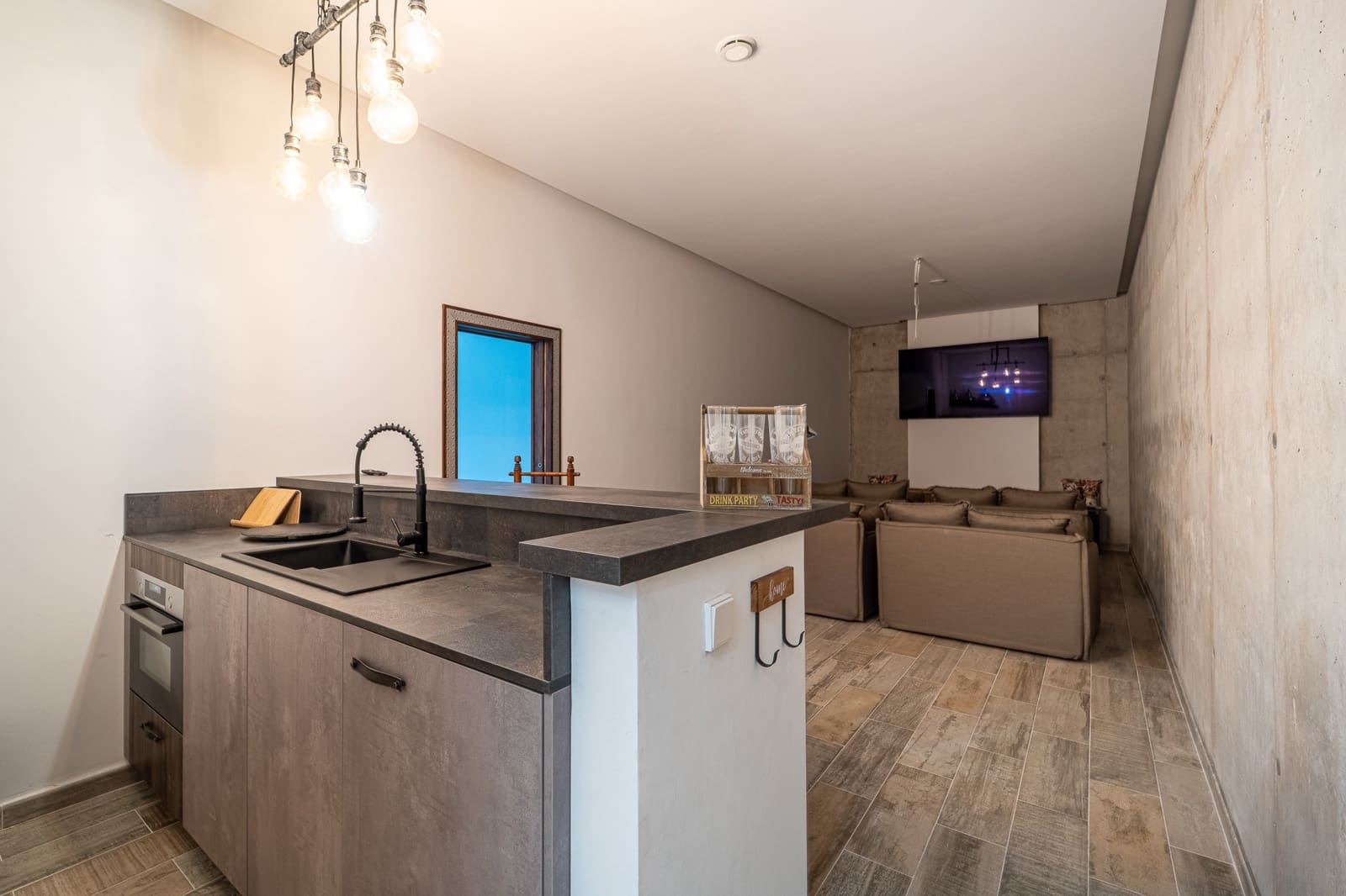 5 bedroom Villa for sale in Benahavis with pool garage - € 3,950,000 (Ref: 9106447)