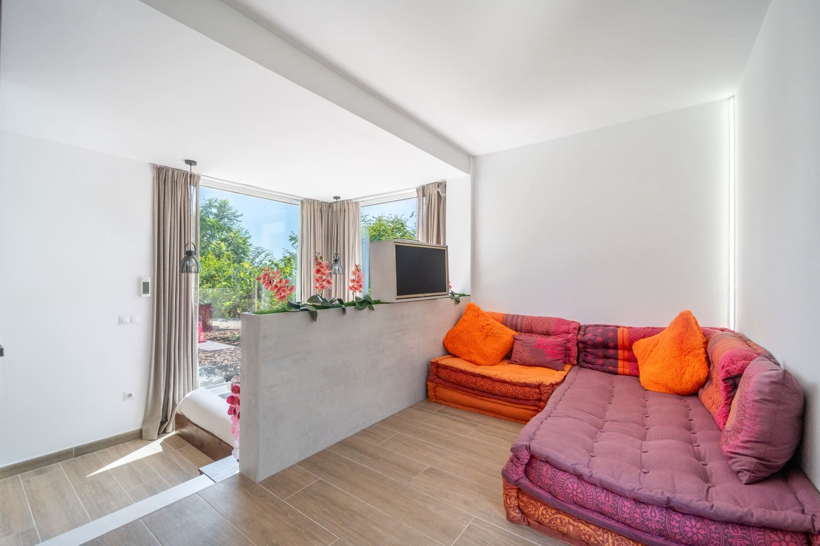 5 bedroom Villa for sale in Benahavis with pool garage - € 3,950,000 (Ref: 9106447)