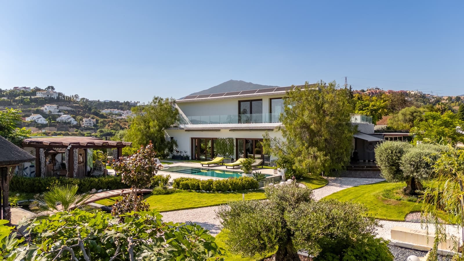 5 bedroom Villa for sale in Benahavis with pool garage - € 3,950,000 (Ref: 9106447)