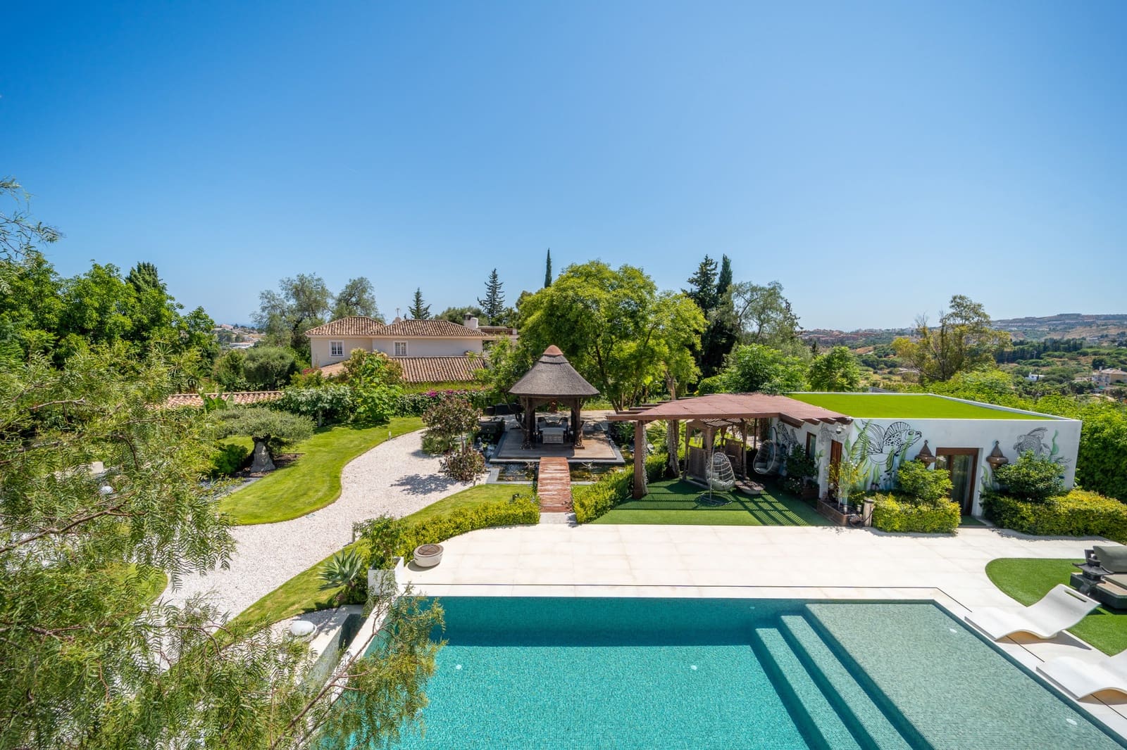 5 bedroom Villa for sale in Benahavis with pool garage - € 3,950,000 (Ref: 9106447)