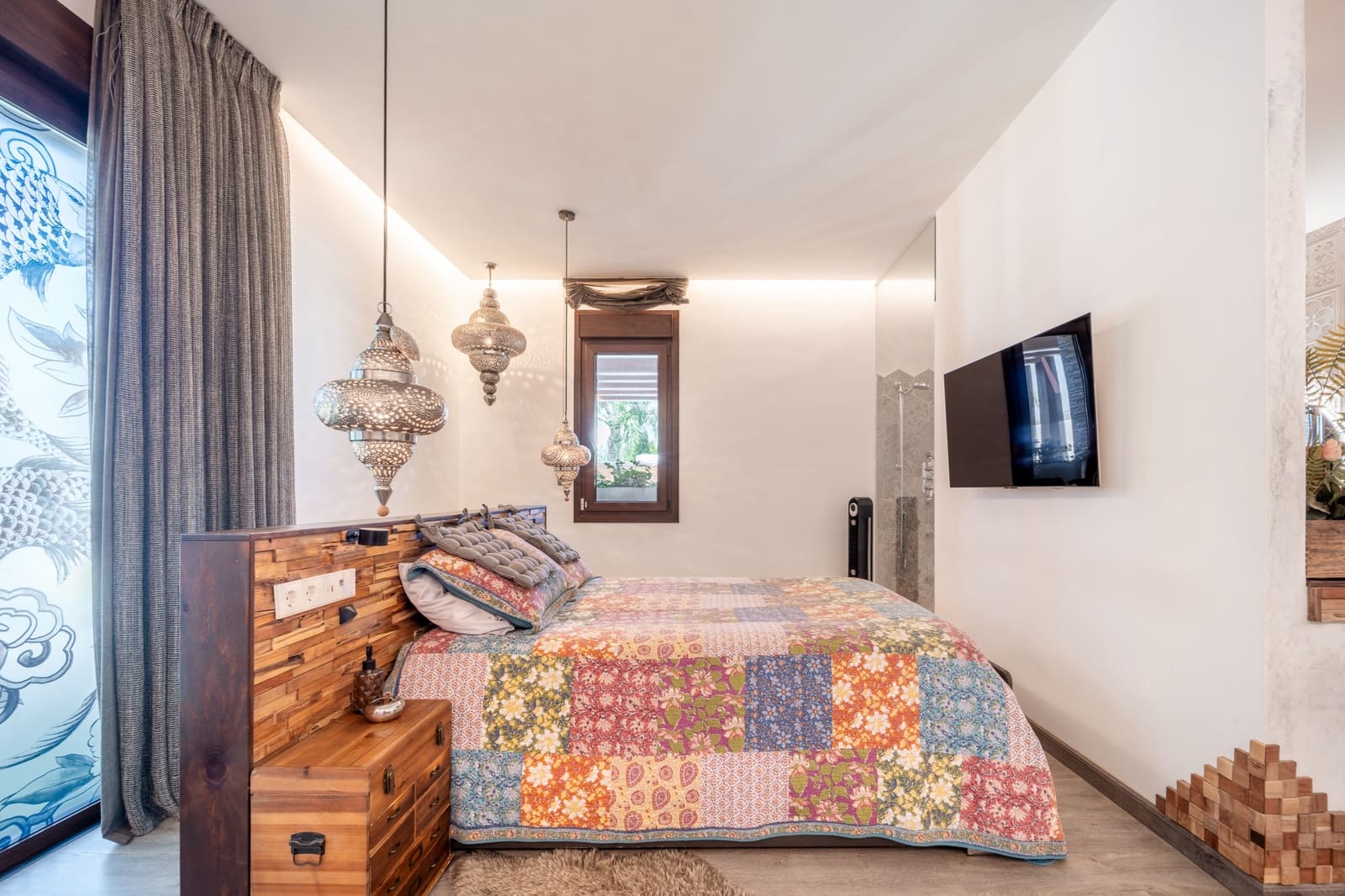 5 bedroom Villa for sale in Benahavis with pool garage - € 3,950,000 (Ref: 9106447)