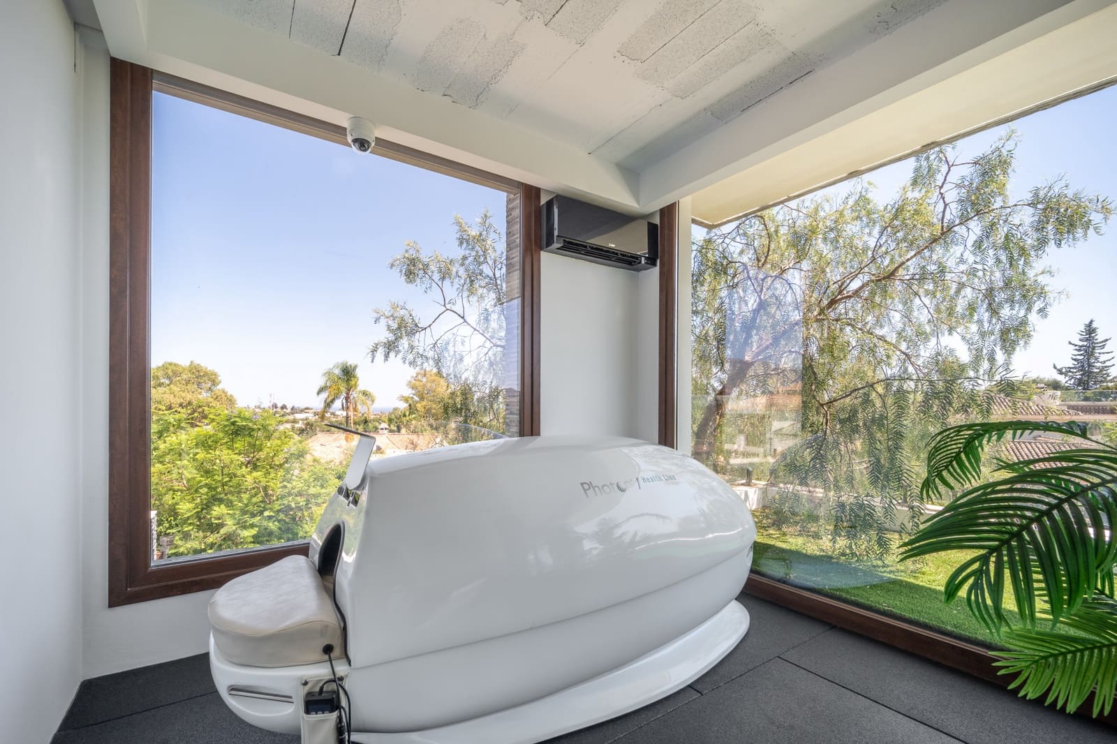 5 bedroom Villa for sale in Benahavis with pool garage - € 3,950,000 (Ref: 9106447)