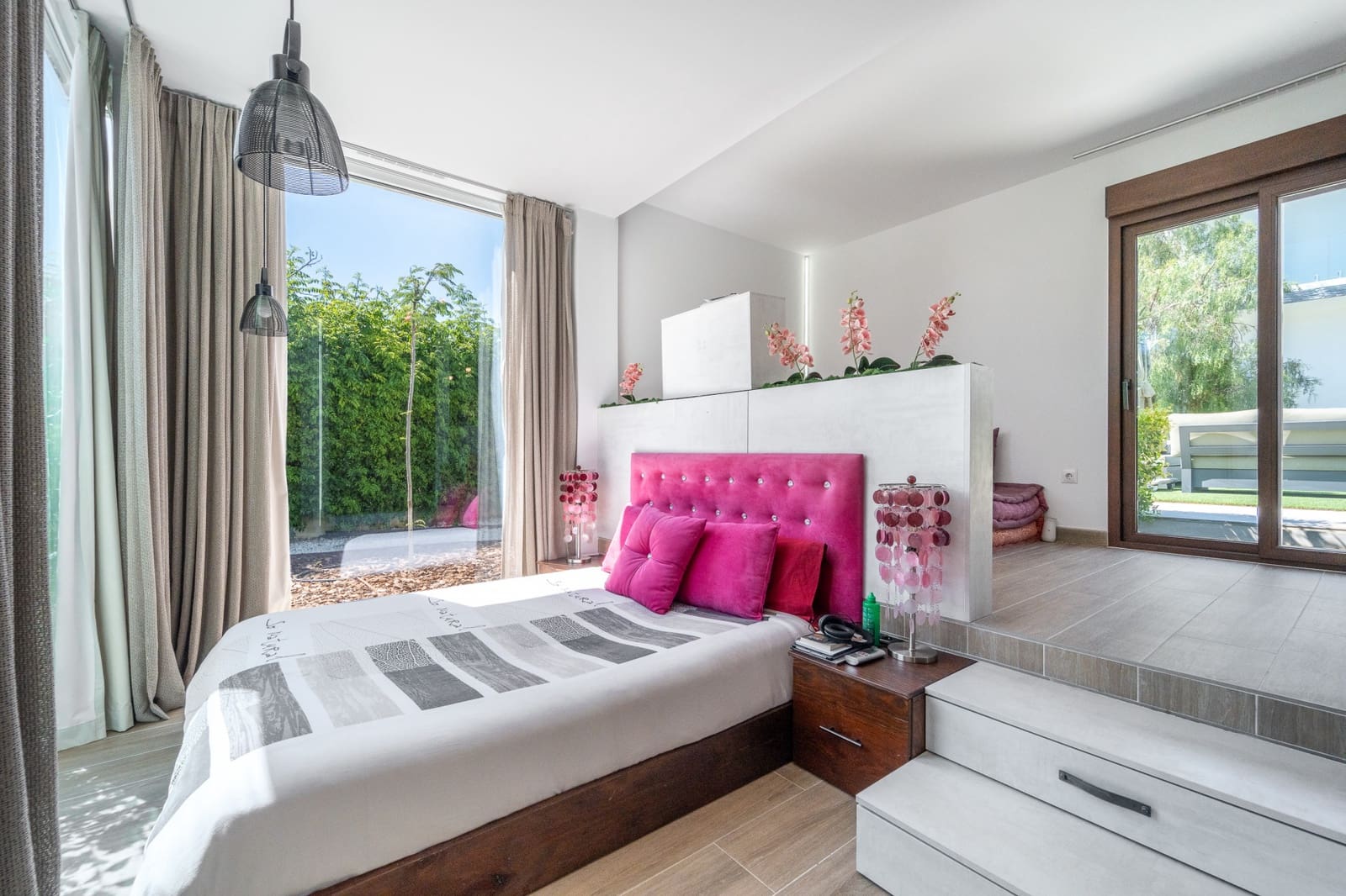 5 bedroom Villa for sale in Benahavis with pool garage - € 3,950,000 (Ref: 9106447)