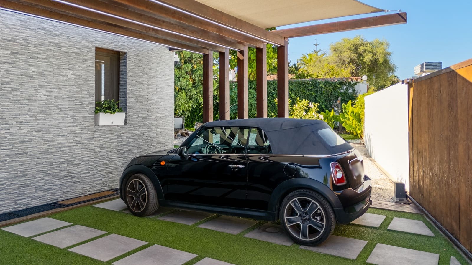 5 bedroom Villa for sale in Benahavis with pool garage - € 3,950,000 (Ref: 9106447)