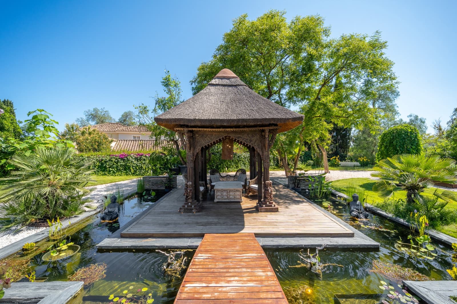 5 bedroom Villa for sale in Benahavis with pool garage - € 3,950,000 (Ref: 9106447)