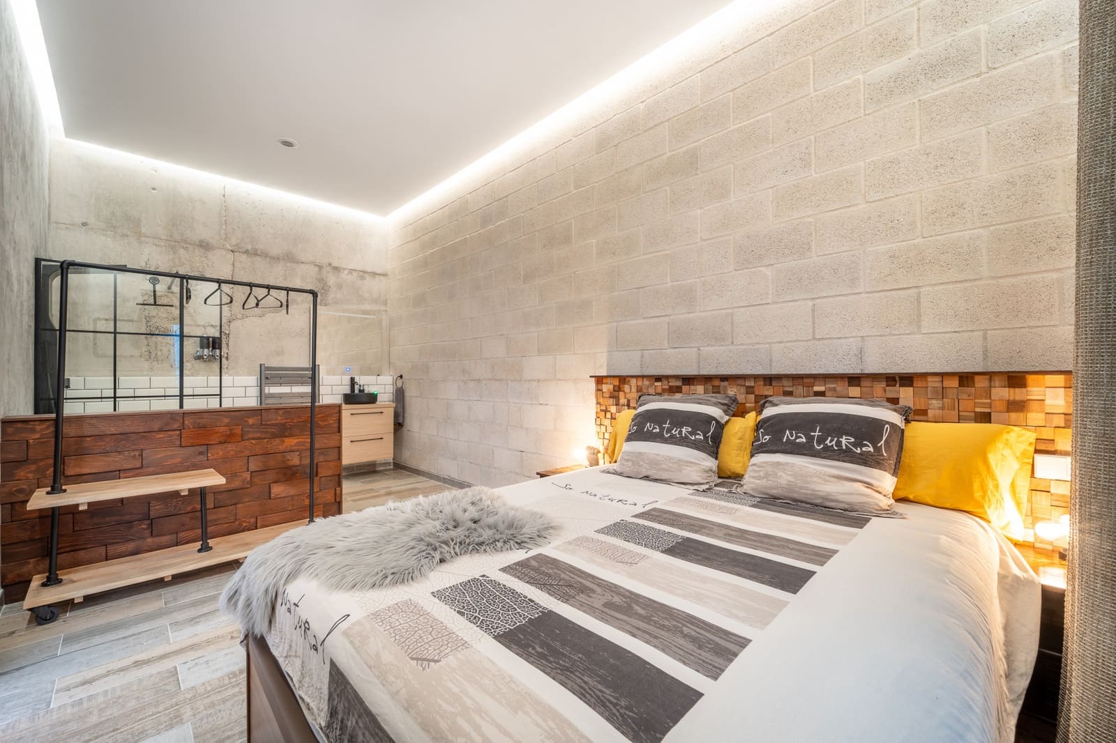 5 bedroom Villa for sale in Benahavis with pool garage - € 3,950,000 (Ref: 9106447)