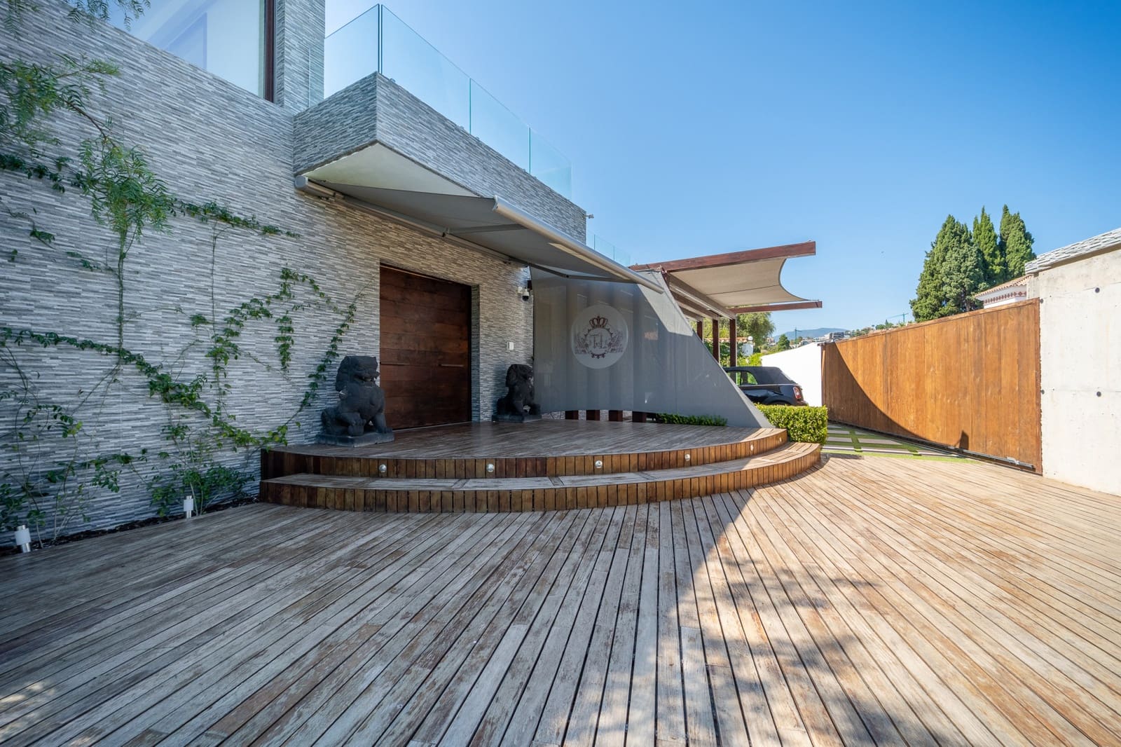 5 bedroom Villa for sale in Benahavis with pool garage - € 3,950,000 (Ref: 9106447)