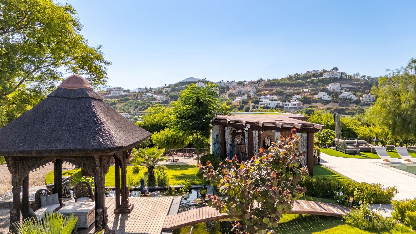 5 bedroom Villa for sale in Benahavis with pool garage - € 3,950,000 (Ref: 9106447)