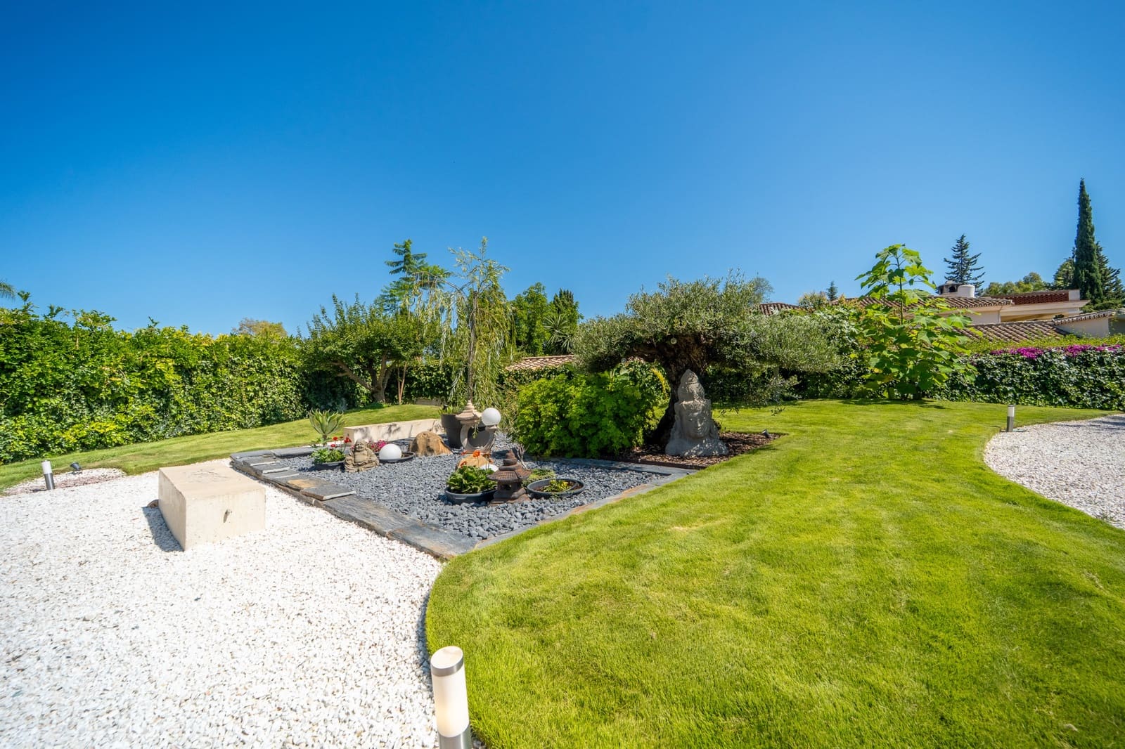 5 bedroom Villa for sale in Benahavis with pool garage - € 3,950,000 (Ref: 9106447)