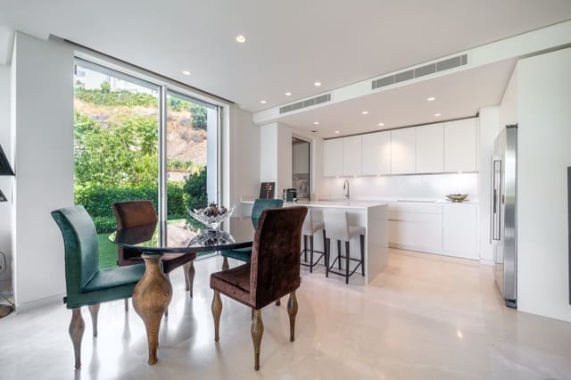 3 makuuhuone Huoneisto myytävänä paikassa Ojen mukana uima-altaan 
autotalli - 1 195 000 € (Ref: 9110189)