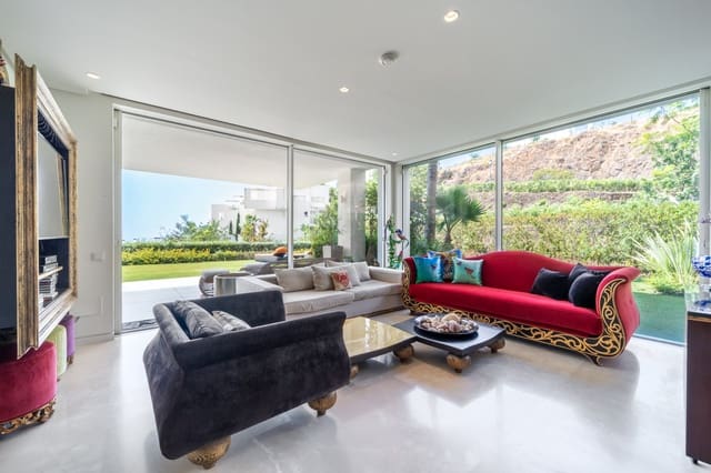 3 makuuhuone Huoneisto myytävänä paikassa Ojen mukana uima-altaan 
autotalli - 1 195 000 € (Ref: 9110189)