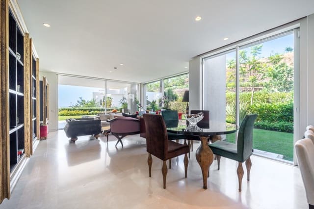 3 makuuhuone Huoneisto myytävänä paikassa Ojen mukana uima-altaan 
autotalli - 1 195 000 € (Ref: 9110189)