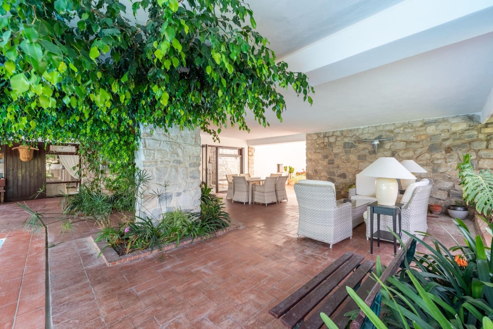 4 bedroom Villa for sale in Marbella with pool garage - € 4,200,000 (Ref: 9115993)