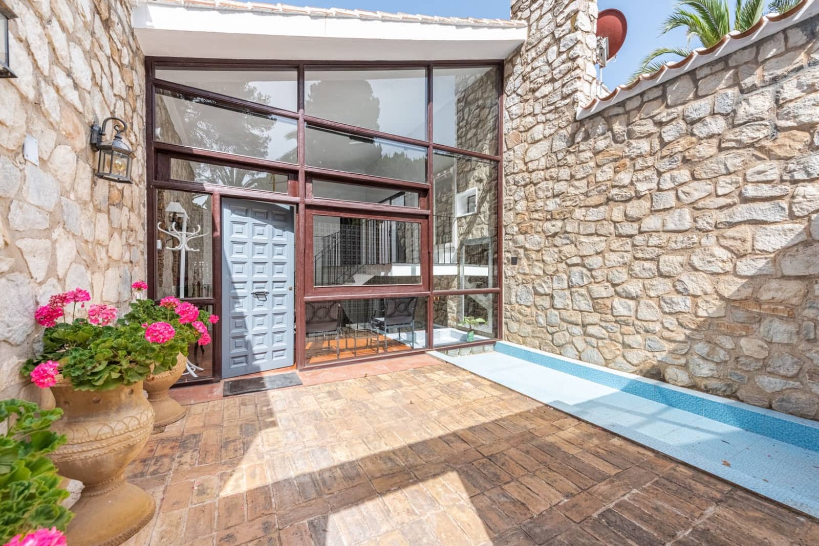 4 bedroom Villa for sale in Marbella with pool garage - € 4,200,000 (Ref: 9115993)