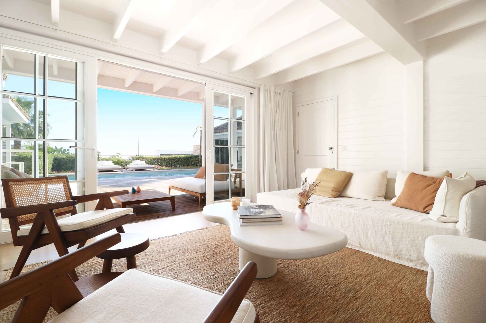 4 bedroom Villa for sale in Benahavis with pool garage - € 1,975,000 (Ref: 9118643)