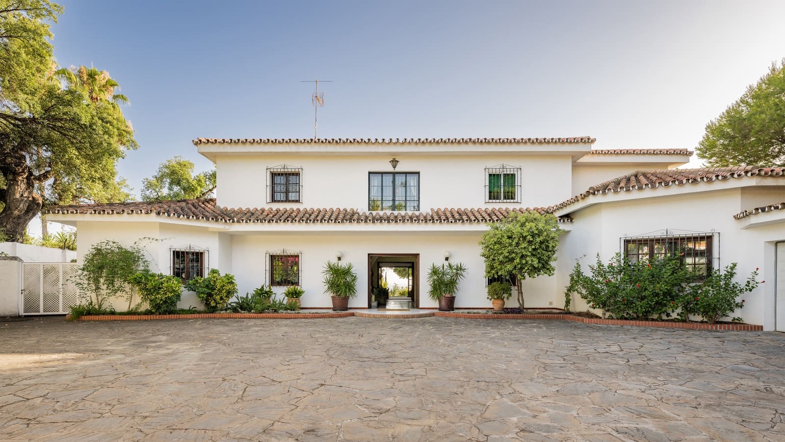 4 slaapkamer Villa te koop in Golden Mile met zwembad garage - € 4.200.000 (Ref: 9129639)