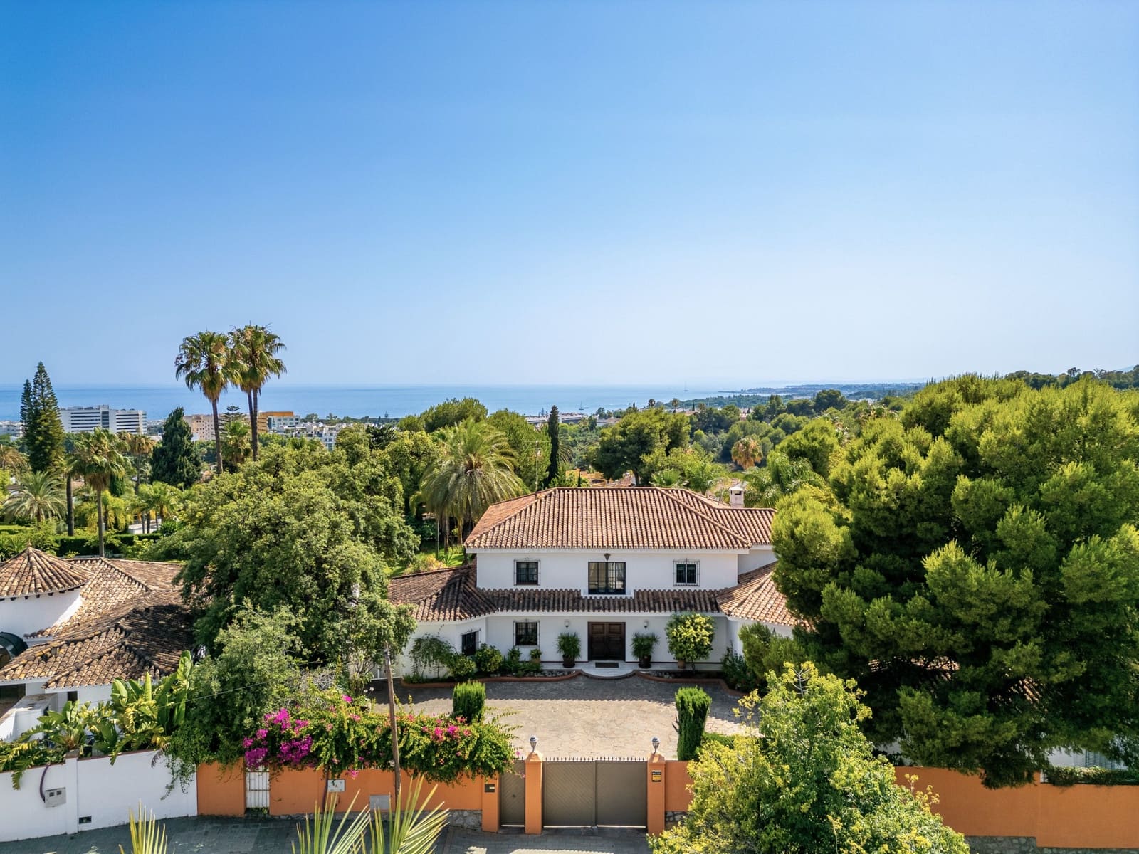 4 slaapkamer Villa te koop in Golden Mile met zwembad garage - € 4.200.000 (Ref: 9129639)